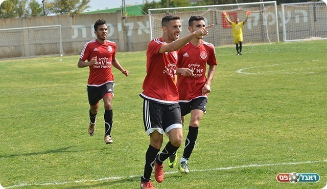 מלול חוגג את השער (אבי רביבו)